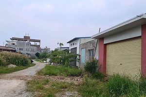 Cưỡng chế công trình chiếm đất quốc phòng làm khu tái định cư 