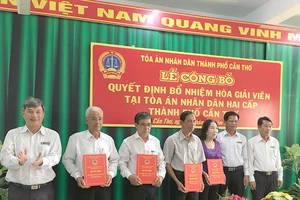 Cần Thơ bổ nhiệm 36 hòa giải viên