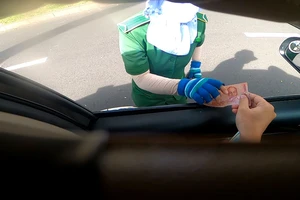 Sẽ có “mắt thần” kiểm soát thu phí đỗ ô tô dưới lòng đường