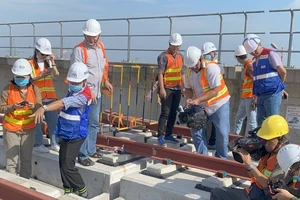 Hội đồng nghiệm thu nêu 6 sai sót về gối cầu metro 1