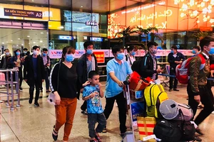 Lễ 30-4: Nhiều khách chọn tour biển, đảo, giá vé máy bay tăng