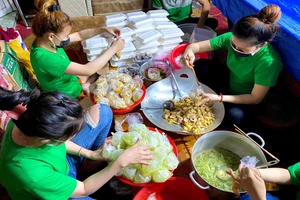 Những suất cơm ấm lòng trong đại dịch