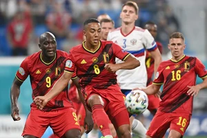 “Quỷ đỏ” Bỉ gào thét