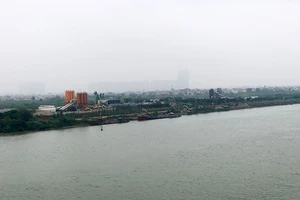 Hà Nội: Quy hoạch hai bên sông Hồng lại vướng