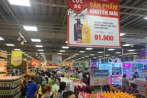 Siêu thị thiếu hàng, nghẽn online chỉ là tạm thời