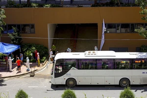 Chung tay chống dịch, xe khách chuyển thành xe cứu thương