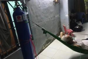 Túi thuốc, ôxy trao tận nhà cho F0 ở TP.HCM 