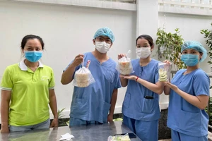 Hội phụ nữ chăm lo cho người dân và tuyến đầu chống dịch