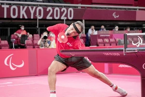 VĐV bóng bàn không tay truyền cảm hứng khắp thế giới