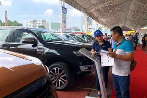 Ô tô mới nằm phơi nắng, cần khẩn cấp giải cứu