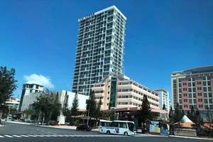 Nhà đầu tư “ôm” 10.000 tỉ đặt mua nhà hàng, khách sạn