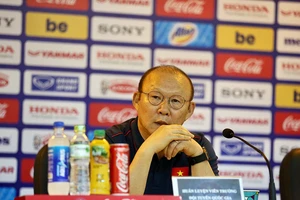 HLV Park Hang-seo trả lời họp báo trực tuyến