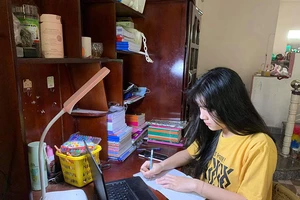 Ngày đầu học trực tuyến: Khó đăng nhập vì mạng chập chờn