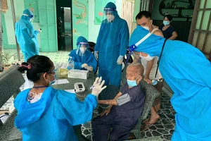 Trạm y tế lưu động ở Bình Dương: Dân cần là có mặt