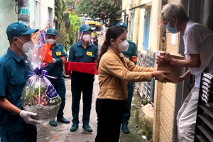 Xúc động chuyện giao tro cốt người mất do COVID-19