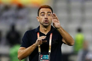 Sốc: Suarez mách Xavi đừng dại mà về Barcelona