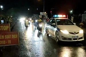 Gần trăm ngàn người về miền Tây, nhiều tỉnh báo động đỏ