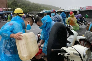 Nên cân nhắc việc xử phạt người dân tự ý về quê