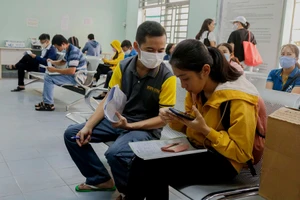 Người lao động đang làm việc, nhận hỗ trợ ra sao?