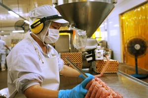 Doanh nghiệp tập trung sản xuất hàng mùa tết