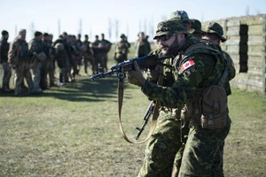 Canada tính xây nhà máy sản xuất đạn ở Ukraine