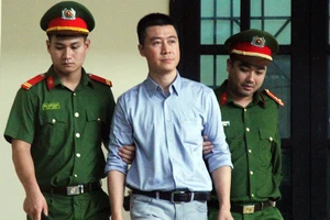 Phan Sào Nam đi chấp hành 20 tháng tù còn lại