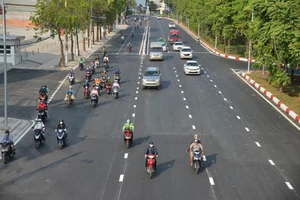 Đường Nguyễn Hữu Cảnh hết ngập, xem xét xử lý 'siêu máy bơm'