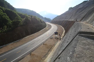 Đề xuất Quốc hội bố trí 10.770 tỉ đồng để nối thông đường Hồ Chí Minh