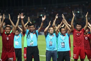 Đá 4 vòng, nghỉ 4 tháng và sức ép của thầy Park