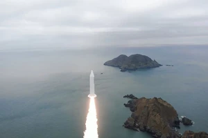 Hàn Quốc phóng thành công tên lửa dùng nhiên liệu rắn