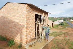 Hàng trăm hộ gặp khó tái định cư dự án thủy điện