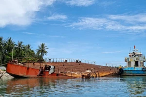 Sà lan trôi dạt trên biển: Ai có quyền sở hữu?