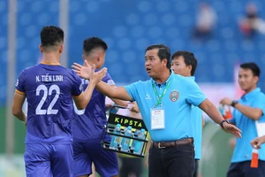 Ghế HLV trưởng B. Bình Dương chưa bao giờ yên