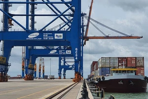 Có nên bỏ thu phí đổ thải trên bờ chất nạo vét từ cảng Cái Mép - Thị Vải?