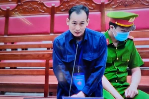 Vụ buôn lậu 200 triệu lít xăng: Tạo nhóm 'Anh em siêu nhân' tuồn xăng lậu ra thị trường