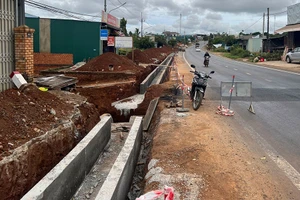 Khắc phục tình trạng làm đường gây ngập nước nhà dân