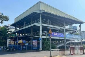 Cần sớm làm nhà giữ xe cao tầng lắp ghép ở TP.HCM