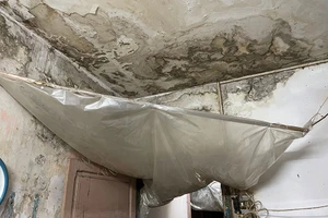 Dân chung cư cũ nhiều năm 'cầu cứu' vẫn chưa được di dời