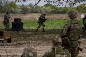 Mỹ sẽ giảm hỗ trợ và thuyết phục Ukraine ngừng bắn?