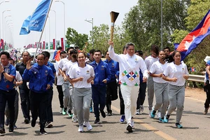 Ngọn đuốc SEA Games 32 đã kết thúc hành trình 10 nước Đông Nam Á