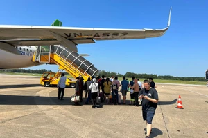 Vé máy bay trầm lắng cao điểm hè