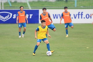 Khi Quang Hải “về tắm ao ta”…