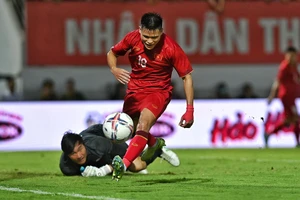 Ông Troussier giải bài toán ghi bàn