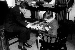 Cuộc đời, gia thế ứng cử viên 'nặng ký' thứ nhì của đảng Dân chủ