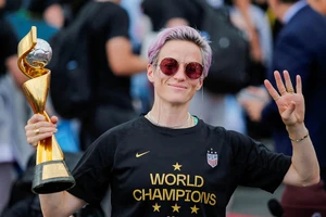 FIFA hú hồn khi các cầu thủ Úc suýt tẩy chay trận khai mạc