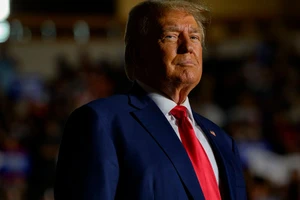 Phía ông Trump tốn khủng cho cuộc chiến pháp lý