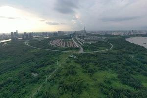 Làm cầu bắc qua sông: Doanh nghiệp du lịch lo ngại