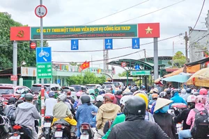 Người dân ùn ùn đi nghỉ lễ 2-9