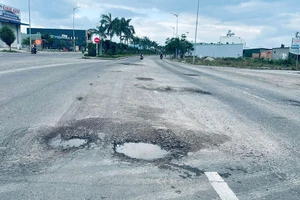 Đường 1.600 tỉ đồng, 3 năm sử dụng 6 lần sửa chữa