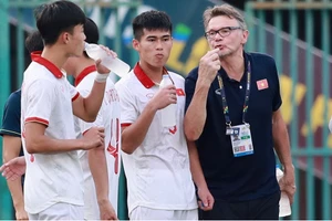 90 phút với Kyrgyzstan rất quan trọng với HLV Troussier trước Asian Cup